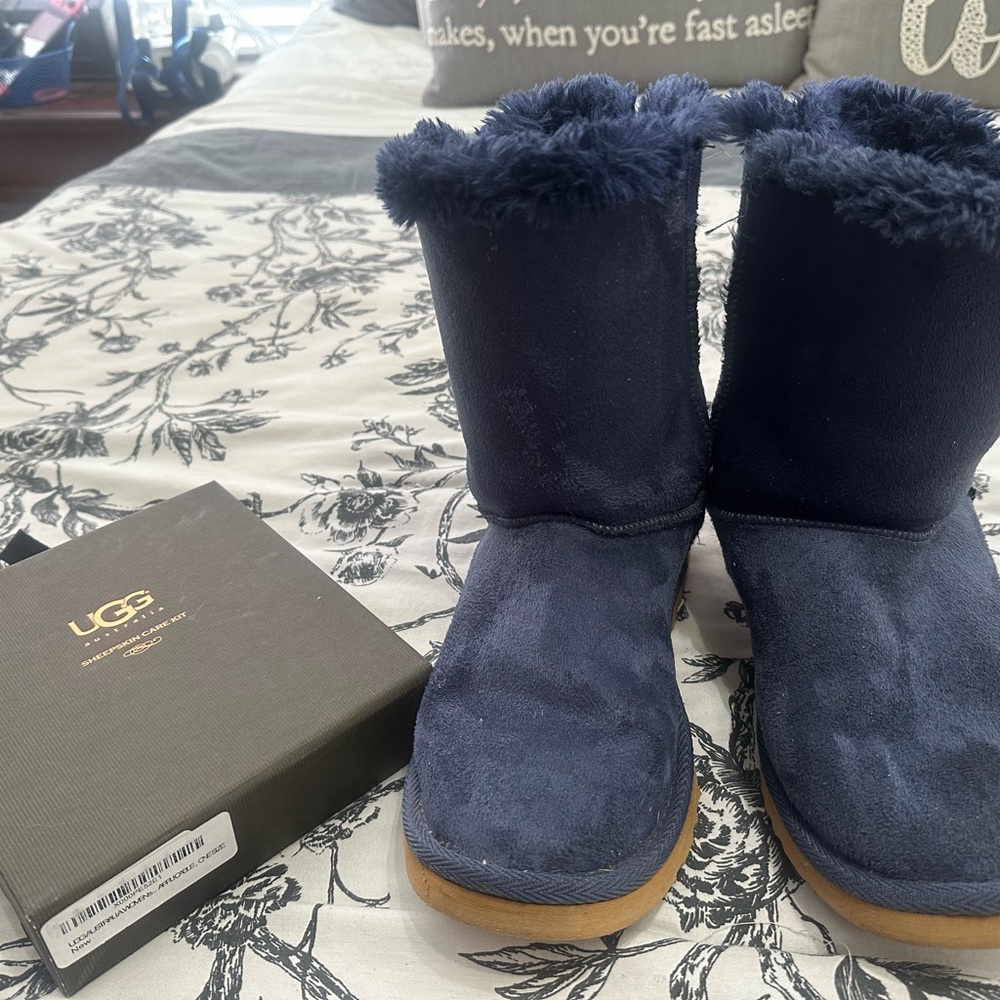 UGG Bailey Bow Boot with Cleaner Kit